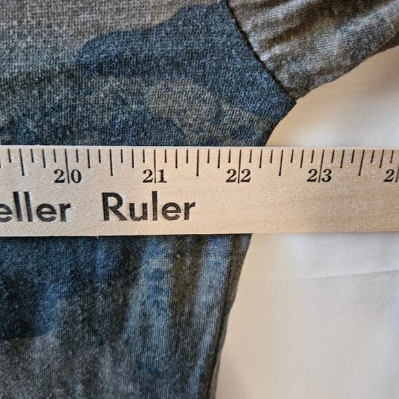 Six Flags The Flash Camo Short Sleeve Tee Size Large - Picture 6 of 7